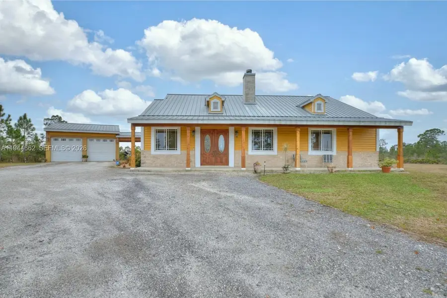 194 Leisure Ln, Venus, FL 33960 - Image #2