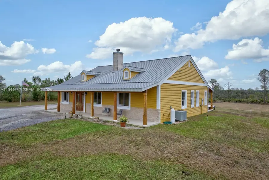 194 Leisure Ln, Venus, FL 33960 - Image #3