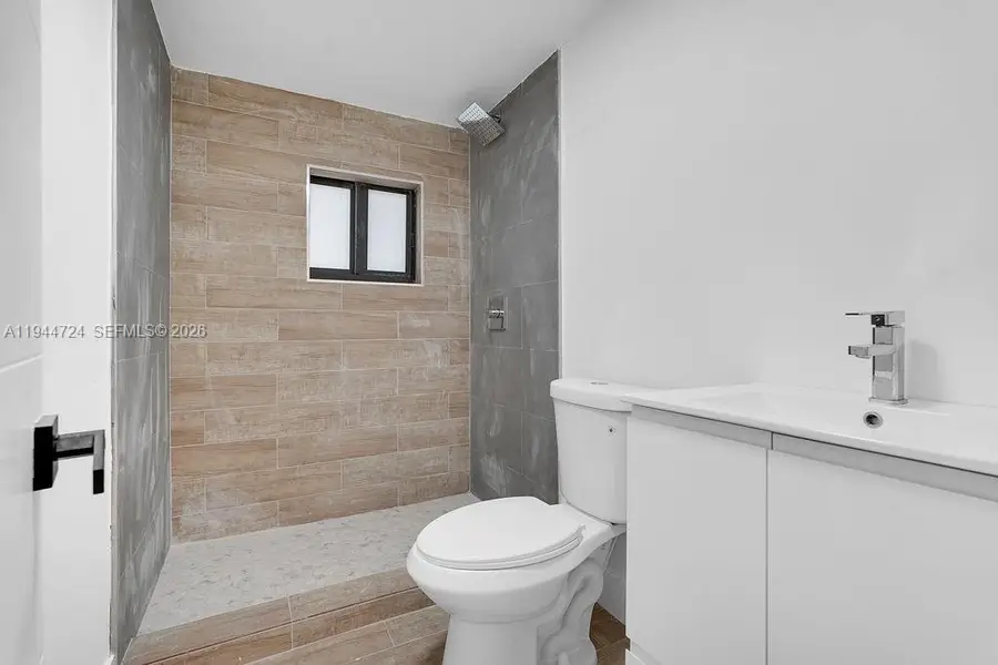 1814 NW 2nd Ct, Miami, FL 33136 - Image #2