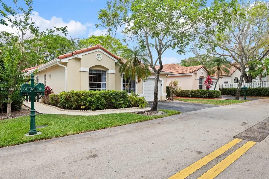 955 Azure Ln, Weston, FL 33326 - Image #3