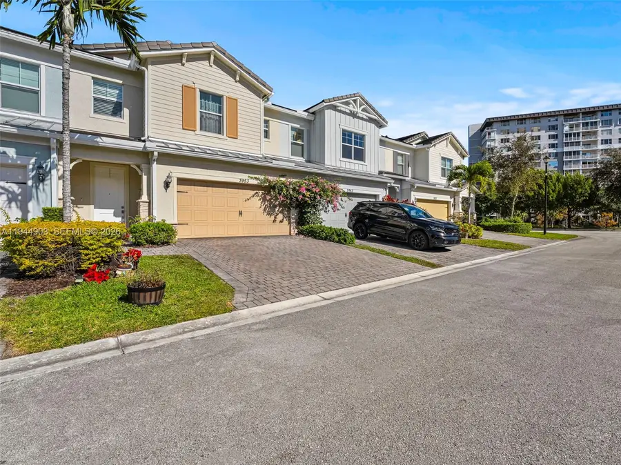 3953 Black Olive Ln, Hollywood, FL 33021 - Image #2