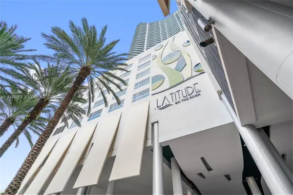 185 SW 7th St #2702, Miami, FL 33130