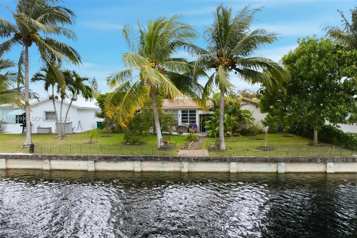 9417 NW 70th Pl, Tamarac, FL 33321 - Image #1