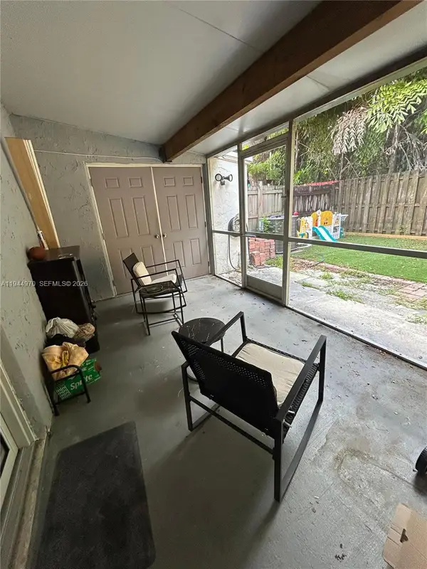 7402 NW 75th St, Tamarac, FL 33321