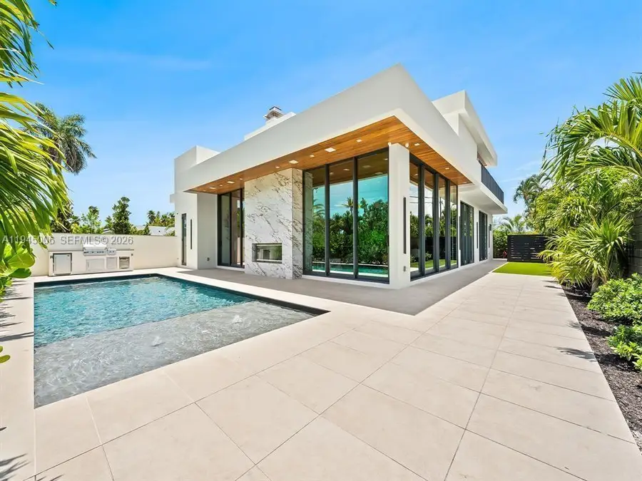 2657 NE 34th St, Fort Lauderdale, FL 33306 - Image #2