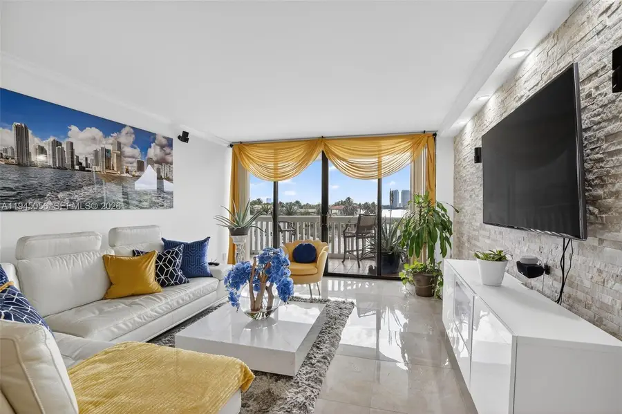 1000 Island Blvd #312, Aventura, FL 33160 - #2