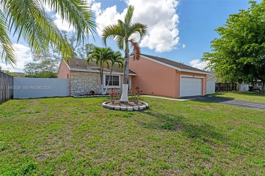 1747 N Goldeneye Ln, Homestead, FL 33035 - Image #2