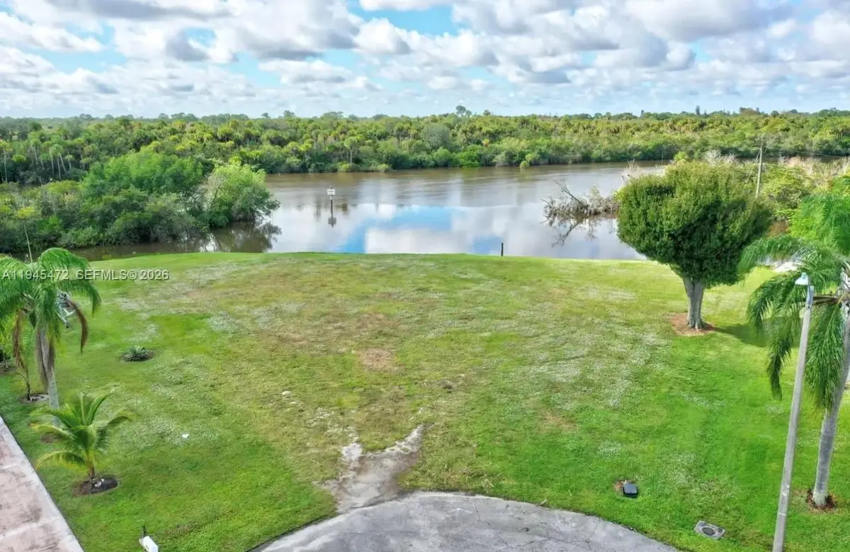 305 SE Camino Ct, Port Saint Lucie, FL 34952 - Image #1