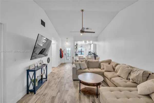 8202 NW 100th Dr, Tamarac, FL 33321