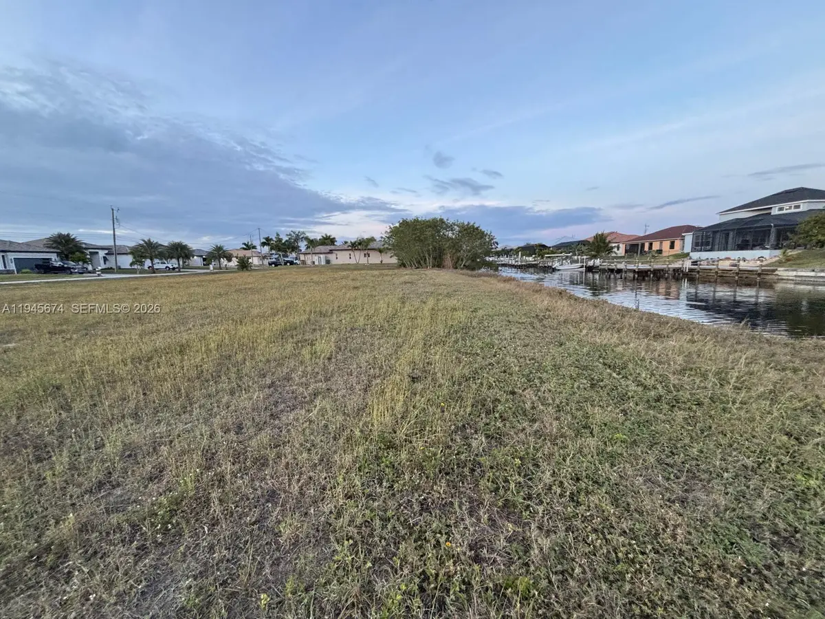 1213 NW 39th Ave, Cape Coral, FL 33993 - Image #1