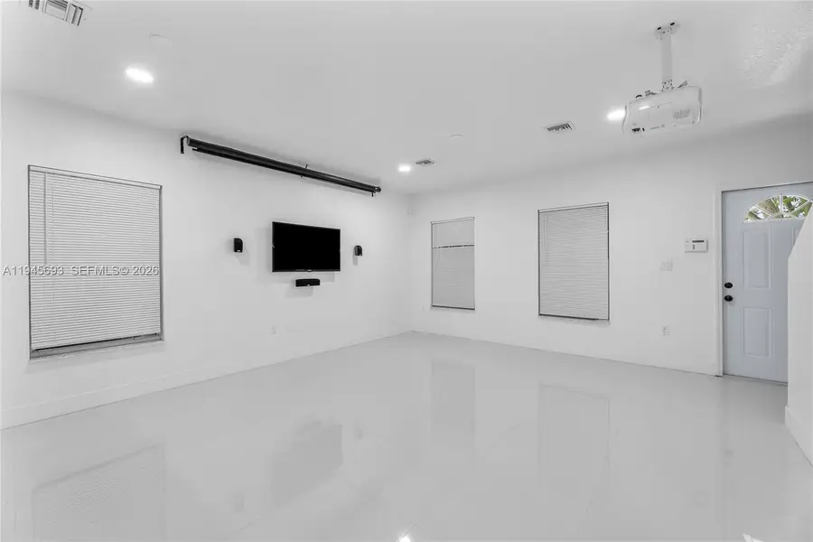 1541 NW 1st Ct, Miami, FL 33136 - Image #2