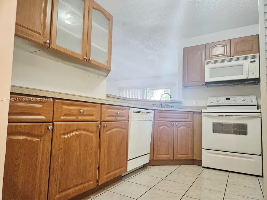 3469 NW 44th St #106, Oakland Park, FL 33309 - Image #3