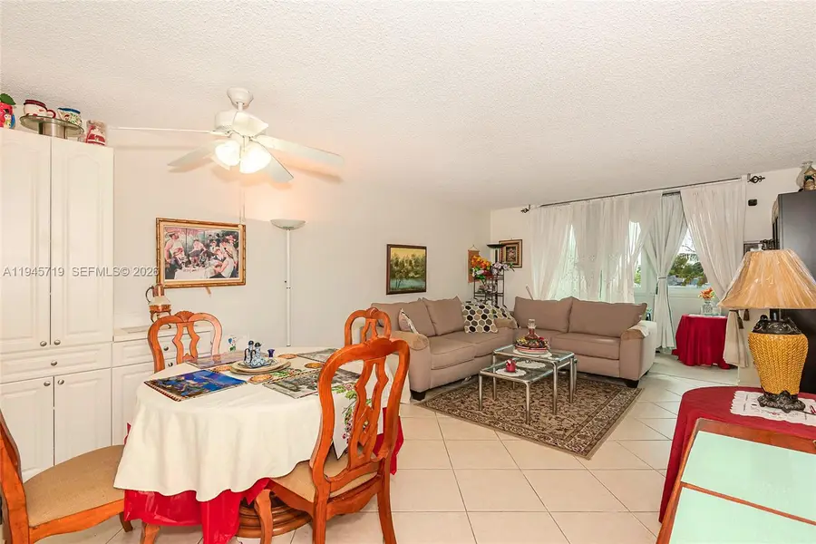 9660 Sunrise Lakes Blvd #202, Sunrise, FL 33322 - Image #3