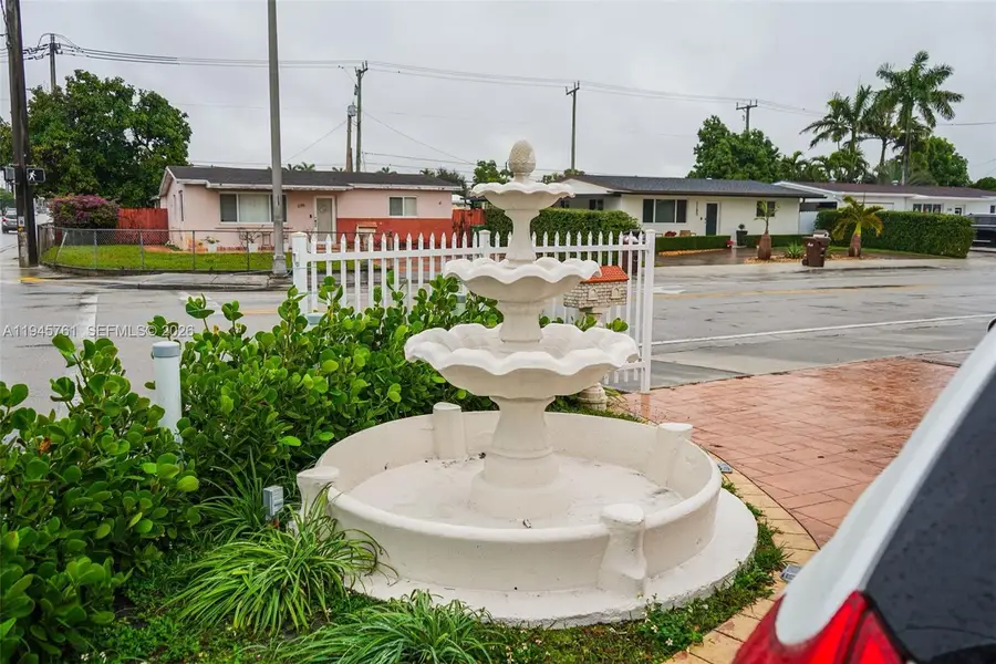 1190 W 33rd St, Hialeah, FL 33012 - Image #2
