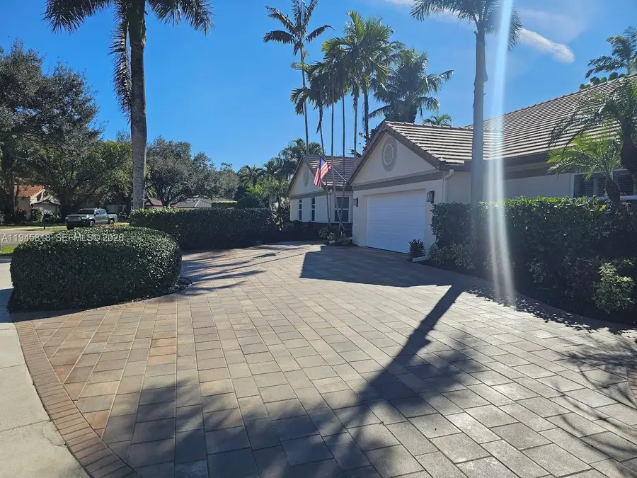 3070 Perriwinkle Cir, Davie, FL 33328 - Image #3