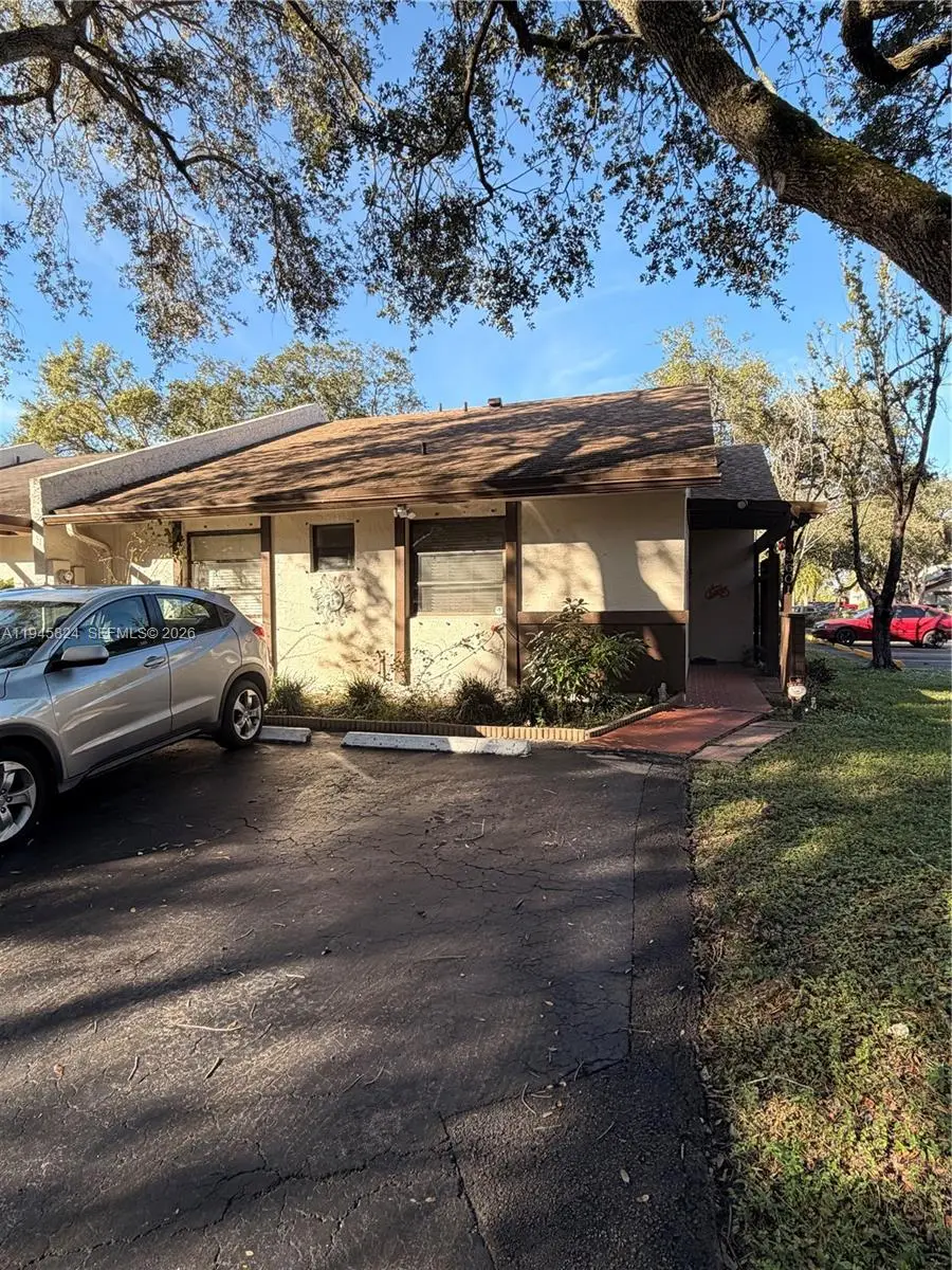 9601 NW 16th St, Pembroke Pines, FL 33024 - Image #2