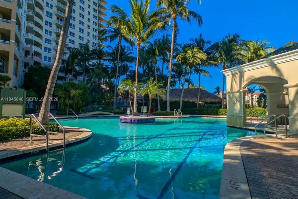 19501 W Country Club Dr #511, Aventura, FL 33180