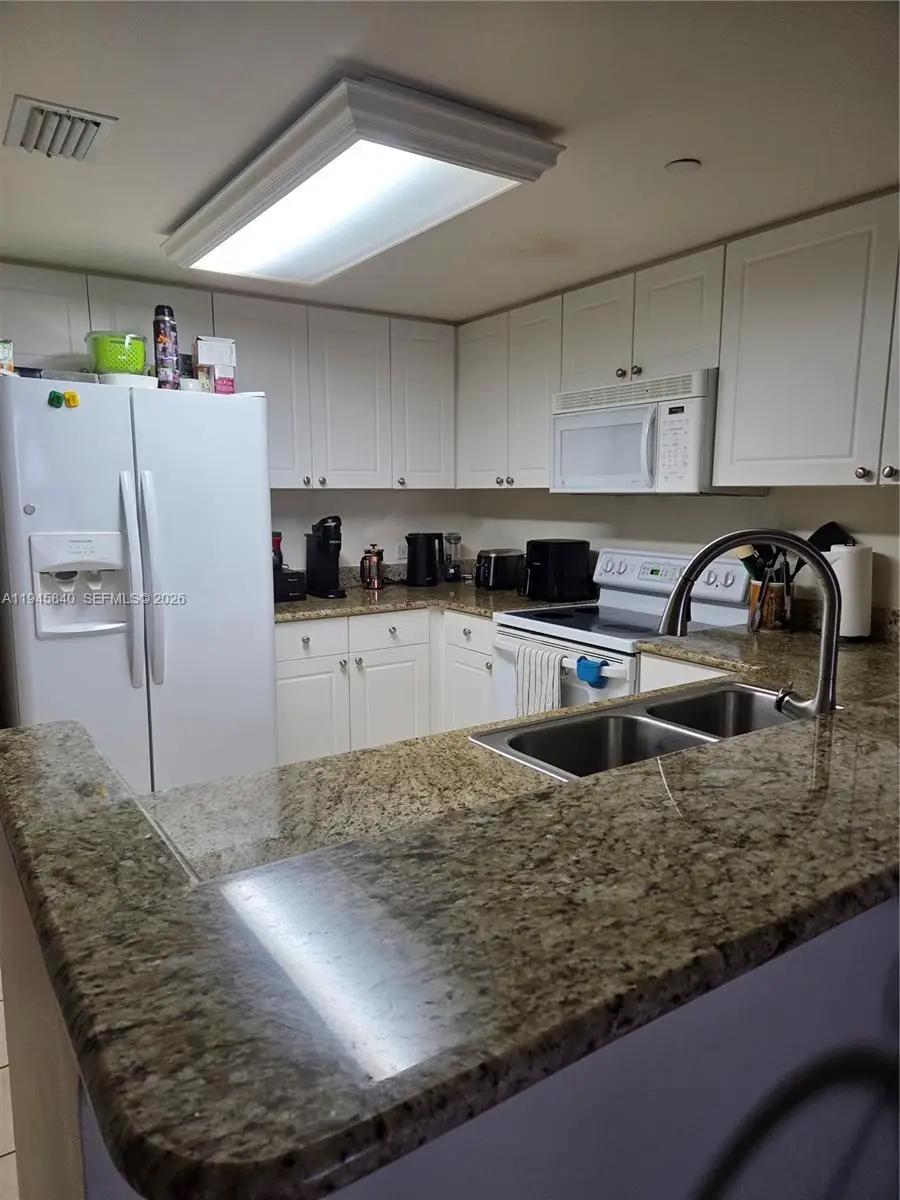 19501 W Country Club Dr #511, Aventura, FL 33180 - Image #2