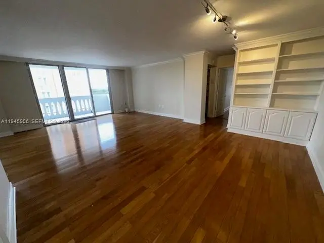 625 Biltmore Way #807, Coral Gables, FL 33134 - Image #3