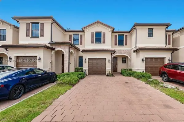 3326 W 112th St, Hialeah, FL 33018