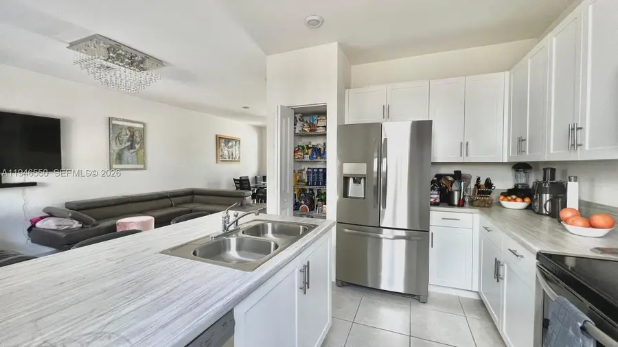 2677 SE 13th Ct, Homestead, FL 33035 - Image #2