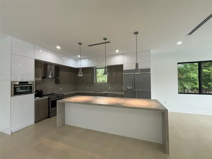 240 NE 156th St, Miami, FL 33162 - Image #3