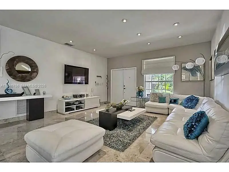 5863 NW 111th Ave, Doral, FL 33178 - Image #3