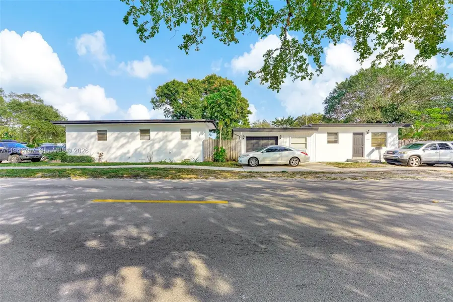 2546 Coolidge St, Hollywood, FL 33020 - Image #2