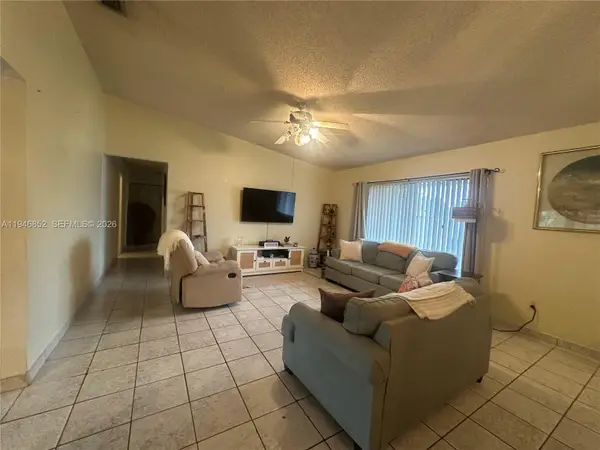 5965 NW 200th St, Hialeah, FL 33015