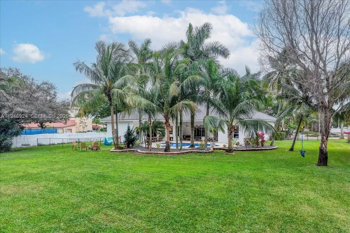 13801 Alexandria Ct, Davie, FL 33325 - Image #1