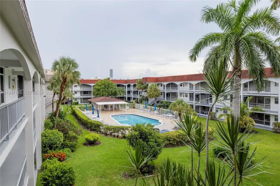 581 Blue Heron Dr #302-B, Hallandale Beach, FL 33009 - Image #2