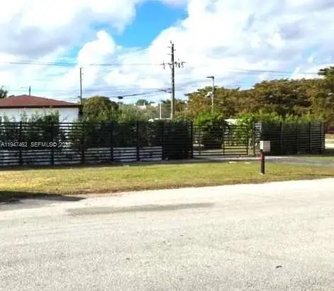 14200 Carver Dr, Miami, FL 33176 - Image #2