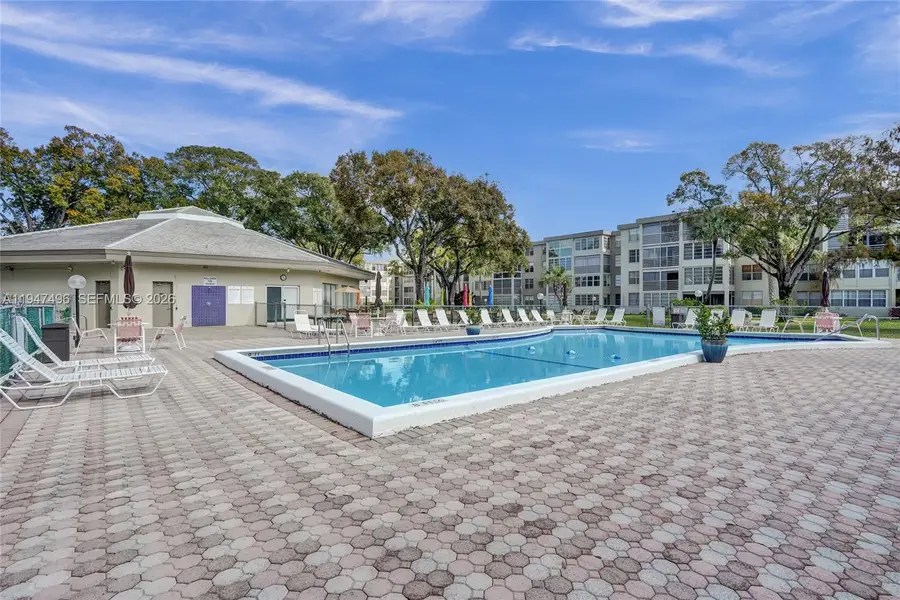 2900 NW 48th Ter #402, Lauderdale Lakes, FL 33313 - Image #2