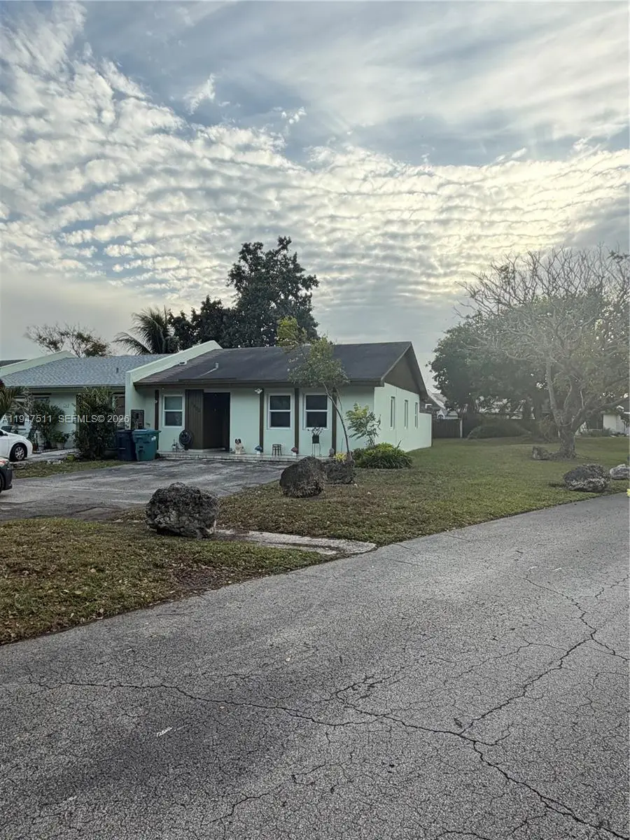 5402 SW 139th Ct, Miami, FL 33175 - Image #2