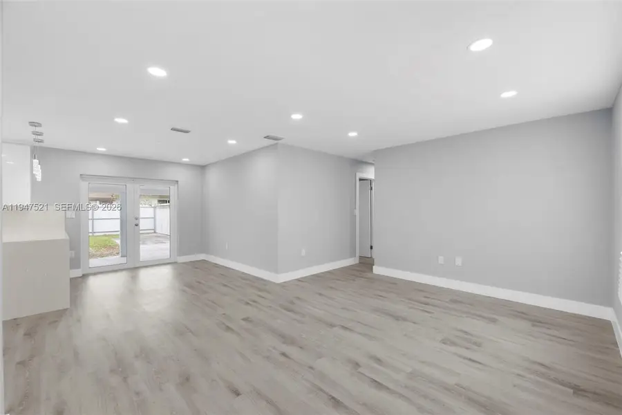 1011 NE 196th St, Miami, FL 33179 - Image #2