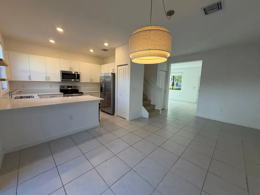 909 NE 211th St, Miami, FL 33179 - Image #3