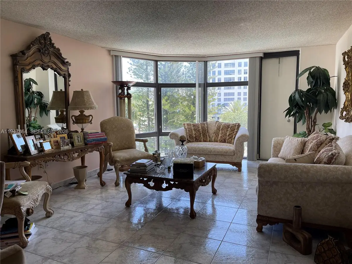 20100 W Country Club Dr #507, Aventura, FL 33180 - Image #1