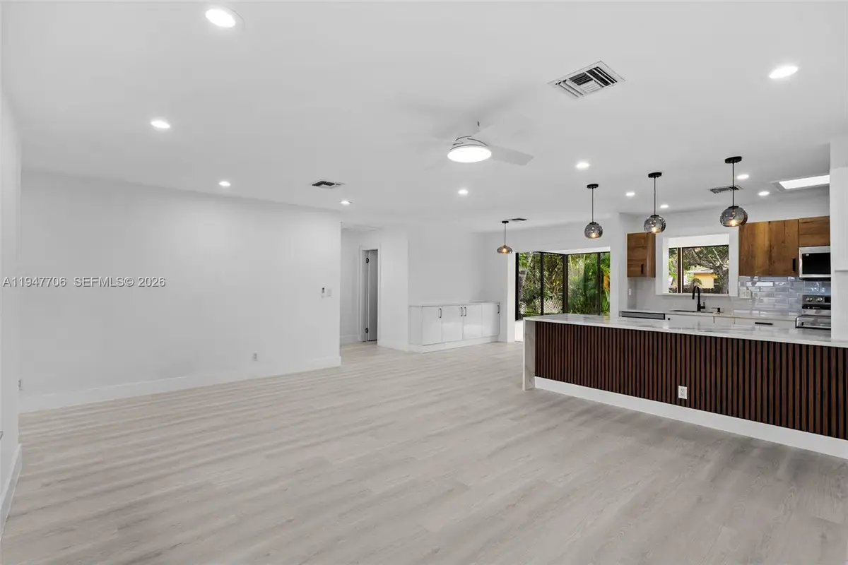 709 SW 4th Ct, Hallandale Beach, FL 33009 - Image #1