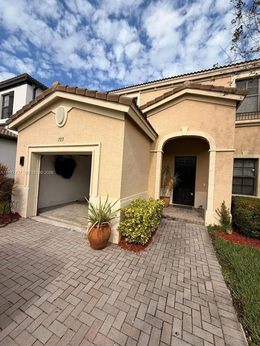 723 NE 193rd St, Miami, FL 33179 - Image #2