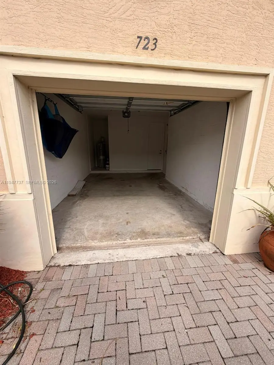 723 NE 193rd St, Miami, FL 33179 - Image #3