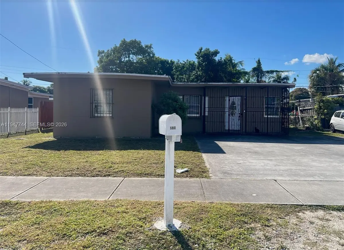 580 NW 116th Ter, Miami, FL 33168 - Image #1