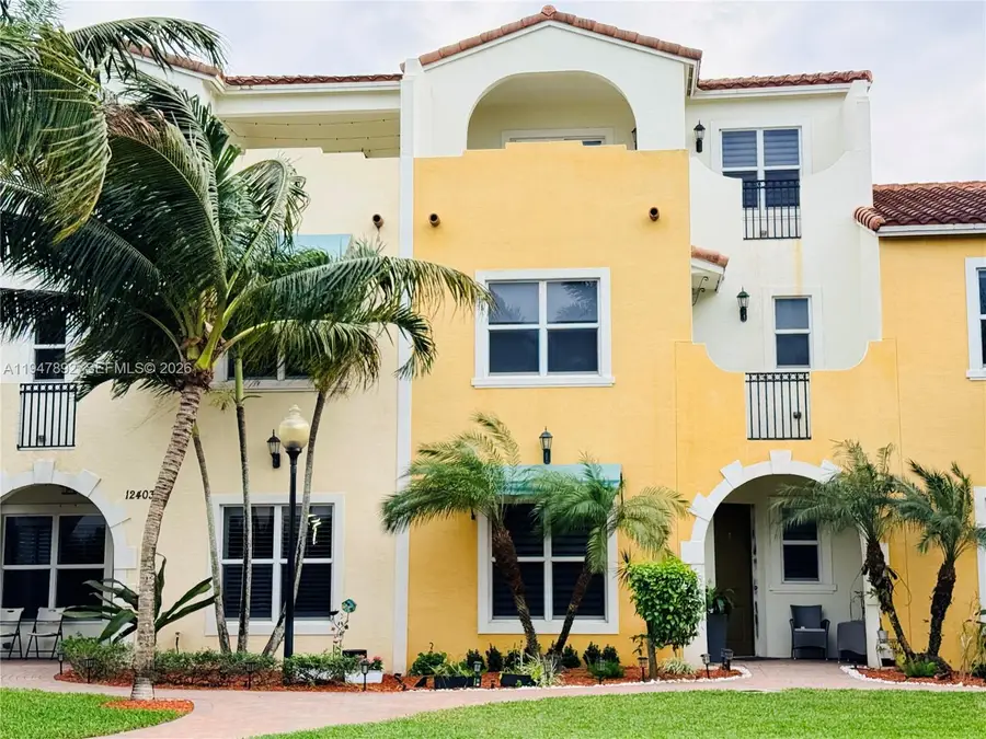 12407 NW 18th Ct, Pembroke Pines, FL 33028 - Image #2