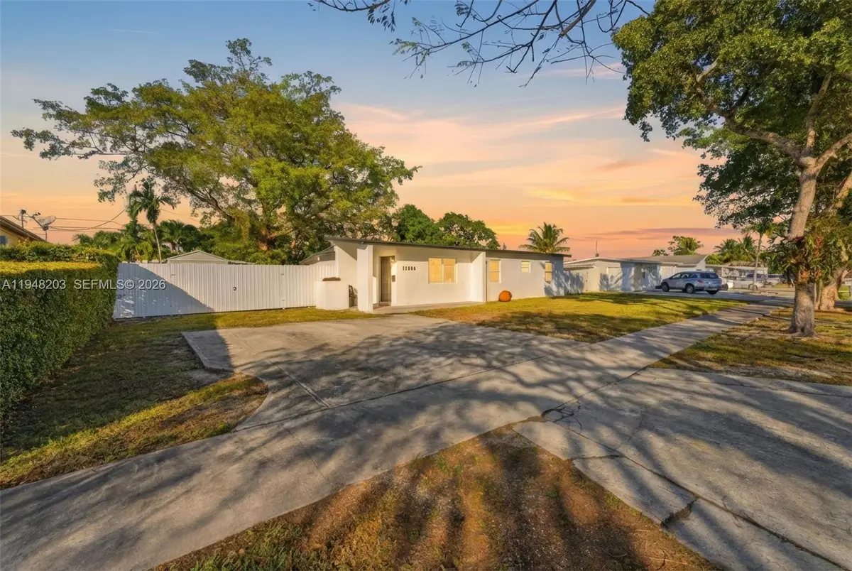 11065 SW 52nd Dr, Miami, FL 33165 - Image #1