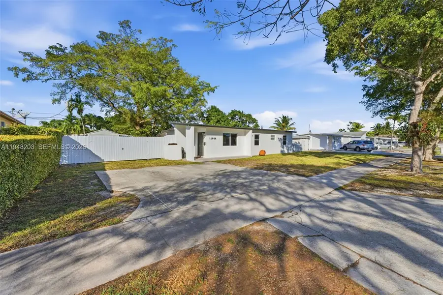 11065 SW 52nd Dr, Miami, FL 33165 - Image #3