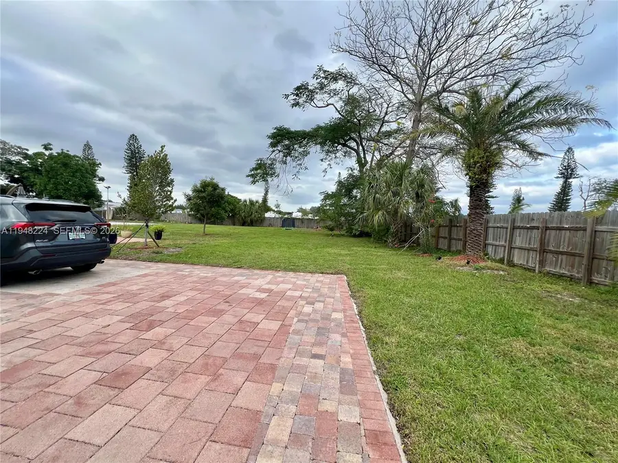 4 Helwig Ter, Deerfield Beach, FL 33064 - Image #3