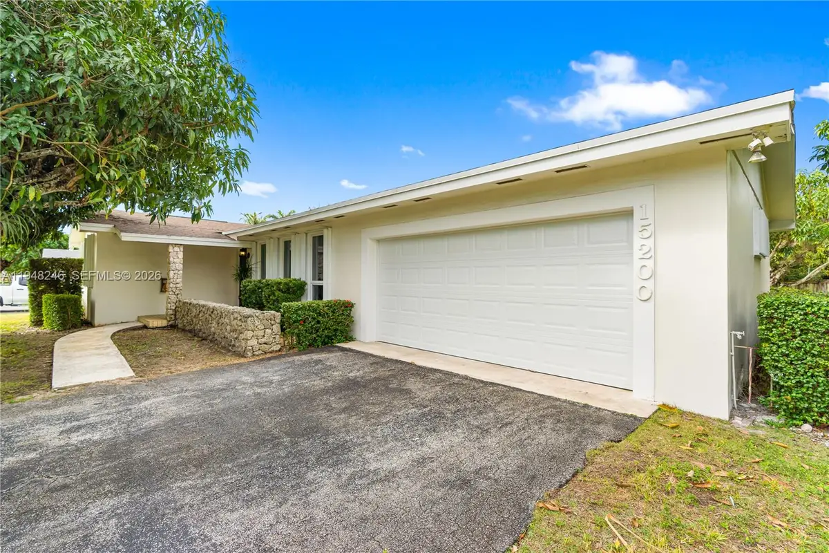 15200 SW 84th Ave, Palmetto Bay, FL 33157 - Image #1