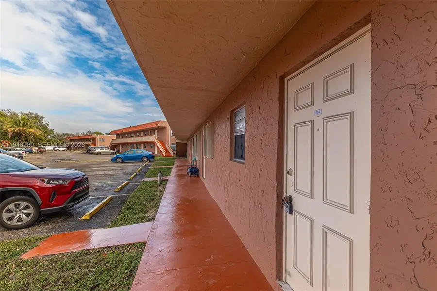 7830 NW 33rd St #504, Davie, FL 33024 - Image #2
