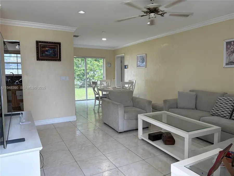 330 N 69th Way, Hollywood, FL 33024 - Image #2