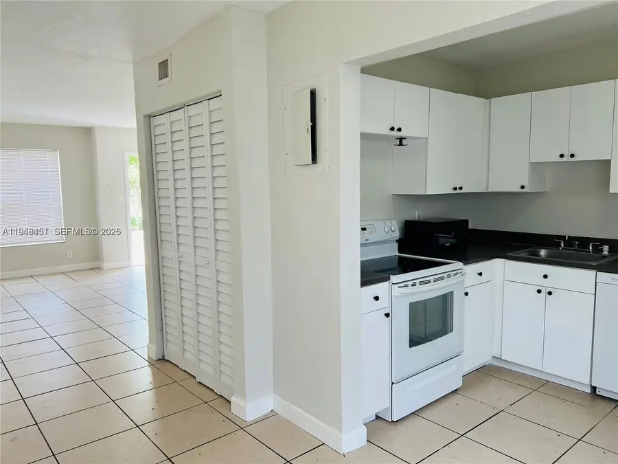 4605 NW 9th Dr #4605, Plantation, FL 33317 - Image #2