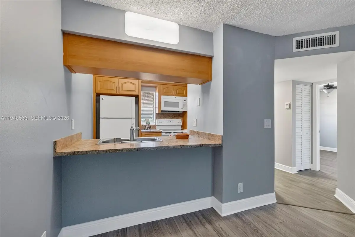 908 Twin Lakes Dr #8-C, Coral Springs, FL 33071 - Image #1